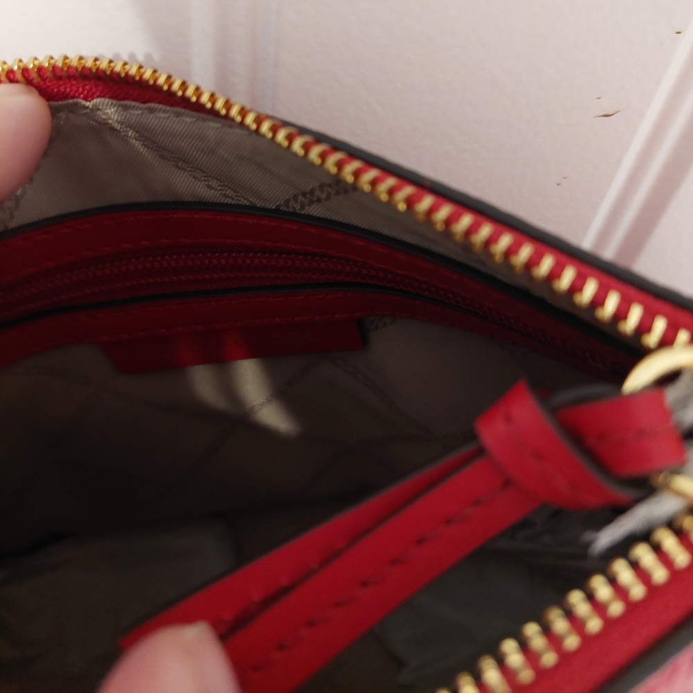Michael Kors Warren Me Crimson Messenger - Picture 5 of 6
